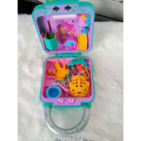 Shopkins Lil Secrets pretty paws pet salon locket lil gems & extra person toy - Picture 5 of 8